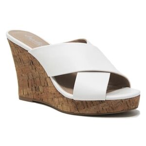 Charles David Latrice platform wedge sandals in white size 9.5